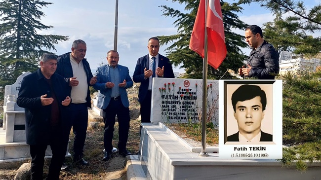 ÇORUMLU ŞEHİT ÖĞRETMEN MEZARI BAŞINDA ANILDI